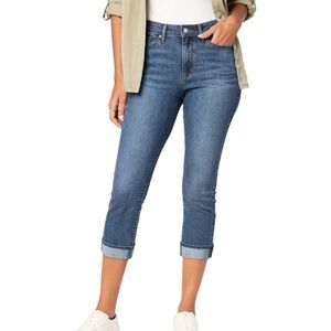 NWOT Levi Strauss Signature Women's Mid-Rise Capri Blue Jeans Size 18